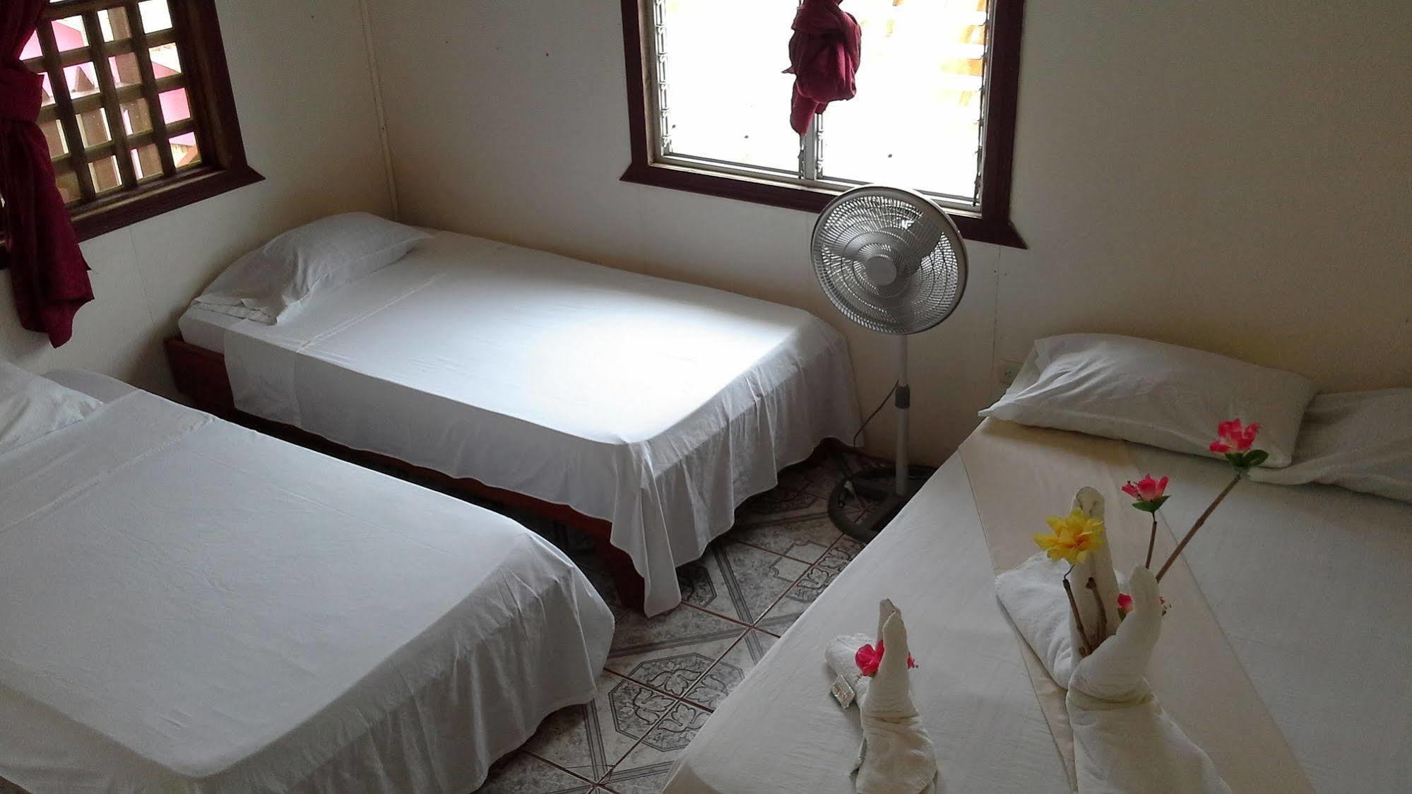 Cabinas Miss Miriam 2 Tortuguero Eksteriør bilde